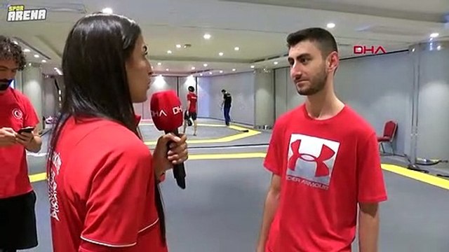 Olimpiyat 3'üncüsü milli sporcu Hatice Kübra İlgün, gazeteciliğe soyundu