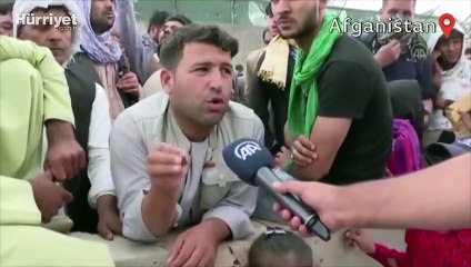 Kabil'de binlerce Afgan, havalimanı kapılarından  "umut yolculuğuna" çıkmayı bekliyor