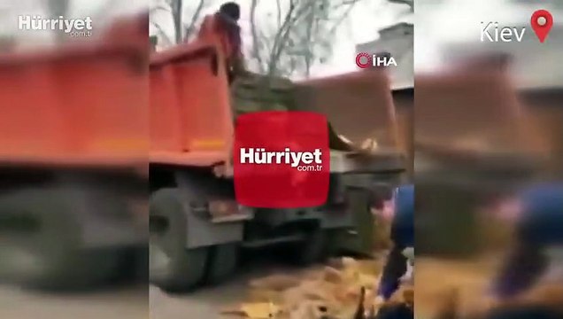 Ukrayna’da sokakta sivillere silah dağıtıldı