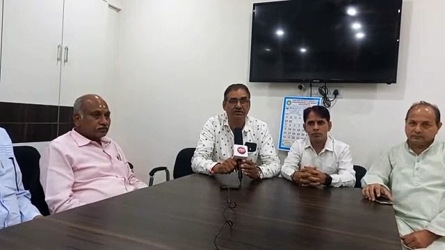 नहीं हटाया दशहरा का कचरा,बाजारों में कचरे के ढेर