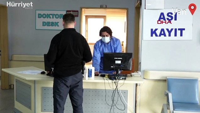 Van Eğitim ve Araştırma Hastanesi Başhekimi Doç. Dr. Sebahattin Çelik'ten aşı açıklaması