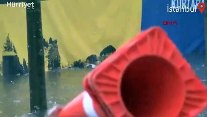 Topkapı'da su birikintisinde mahsur kalan kediye yardım eli