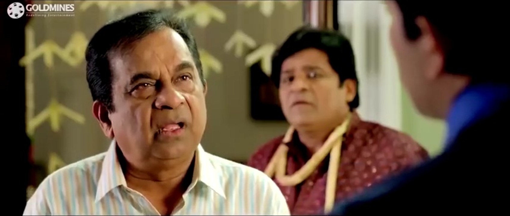 देखिये अल्लू अर्जुन ने क्या हाल किया ब्रह्मानंदम का जब उसने हीरो के बाप को बुरा भला कहा