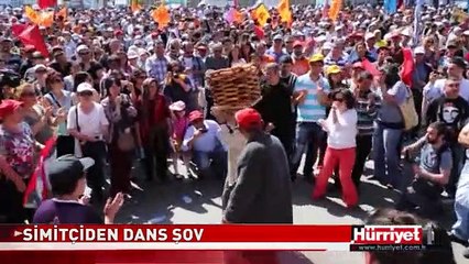 HER ŞEYİ BIRAKIP ONU İZLEDİLER