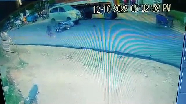 காவலர்கள் மீது கார் மோதிய விபத்தில் தலைமை காவலர் பலி.. பதைபதைக்க வைக்கும் சிசிடிவி காட்சி.. 