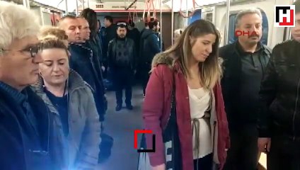 Ankara metrosunda vatandaşlardan saygı duruşu