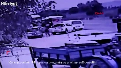 Kamyonet 11 araca çarptı o anlar güvenlik kamerasına yansıdı