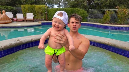 6 MONTH OLD BABY ZEALANDS FIRST TIME SWIMMING!!! *INCREDIBLE*