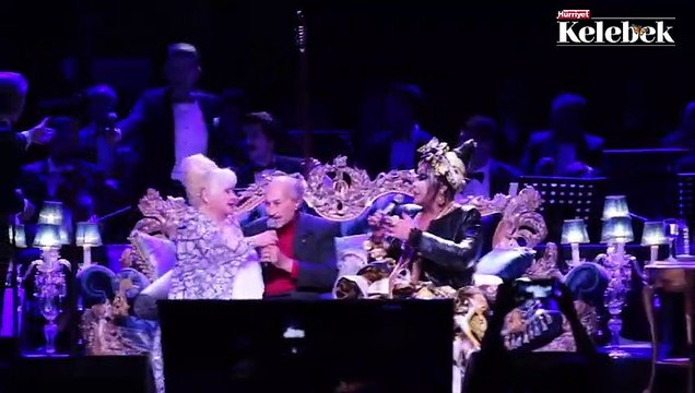 Bülent Ersoy ile Muazzez Abacı aynı sahnede