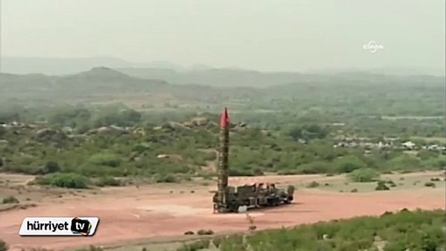 Pakistan’dan 1300 kilometre menzile sahip füze denemesi