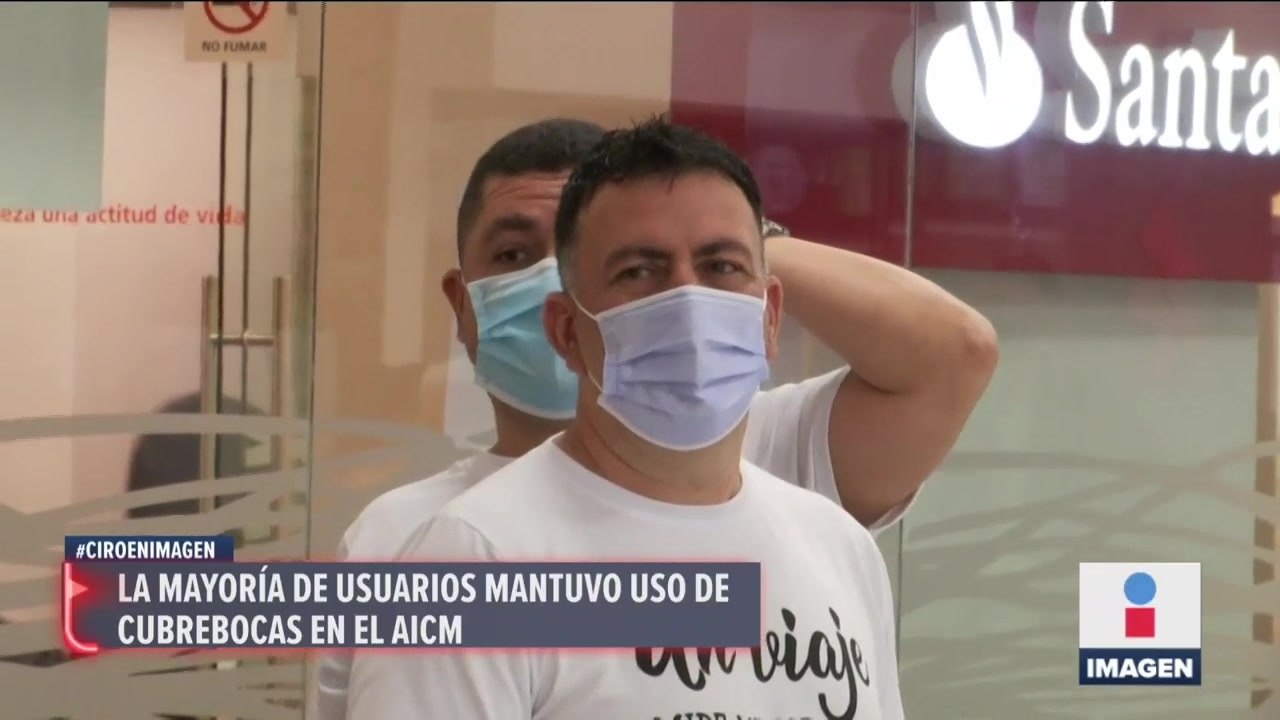 Usuarios del AICM continúan con el uso del cubrebocas pese a ya no ser obligatorio