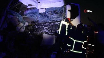 Kağıt gibi ezilen tırın kupasından sağ çıktı