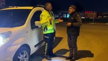 Denetimden kaçmaya çalışan sürücü: Hiç ehliyet alamadım, 4 defa ehliyet dosyası yaktım