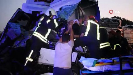 Manisa'da Kaza Yapan Sürücüsü Sıkıştığı Tırın Kupasından Kurtarıldı!