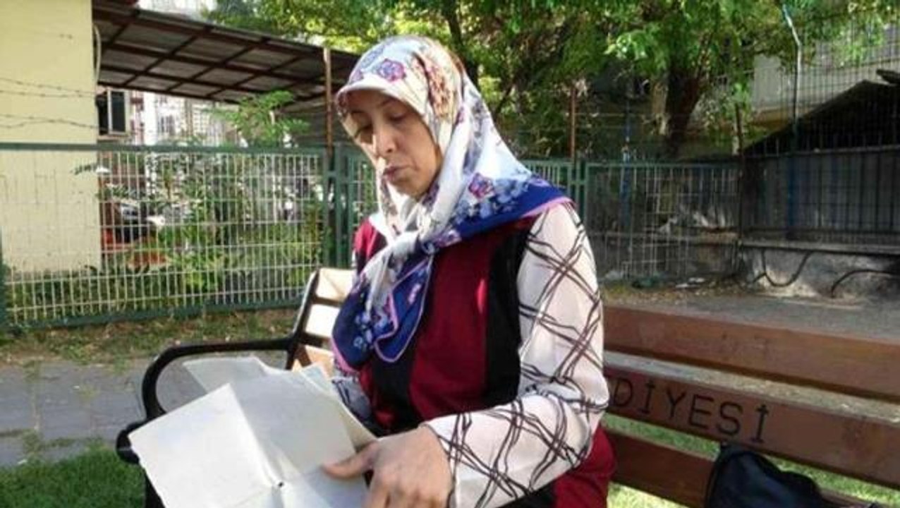 Yıllar sonra evlatlık olduğunu öğrenince biyolojik ailesini bulmak için yollara düştü
