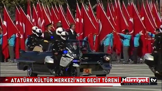 ATATÜRK KÜLTÜR MERKEZİ'NDE GEÇİT TÖRENİ