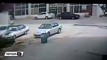 Otomobilin camı kırıldı, 40 bin lira çalındı