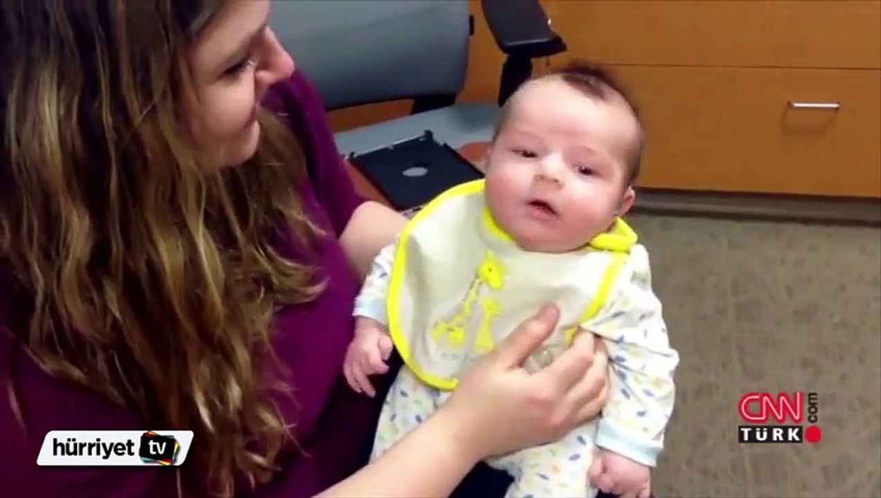 İşitme engelli bebek annesinin sesini ilk kez duyunca
