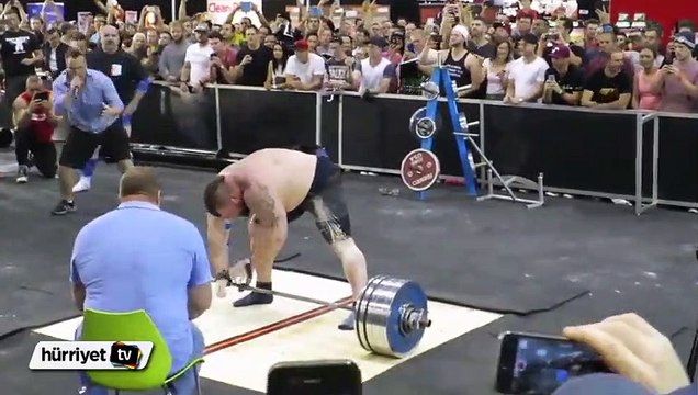 462 kiloluk halteri tek hamlede kaldırdı