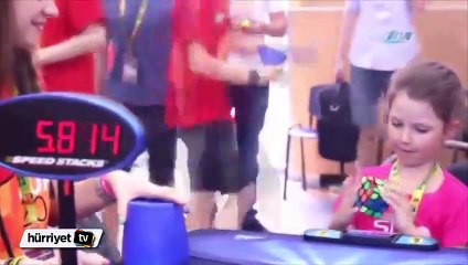 6 yaşında ama Rubik küpünü 41 saniyede çözdü