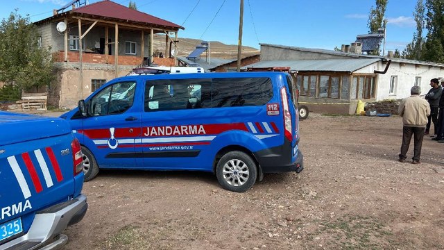 Karı-Koca evlerinde silahla vurulmuş halde ölü bulundu