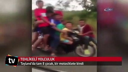 Tayland'da bir motosiklete 8 kişi bindiler