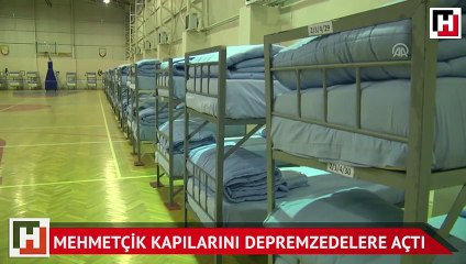 Mehmetçik kapılarını depremzedelere açtı