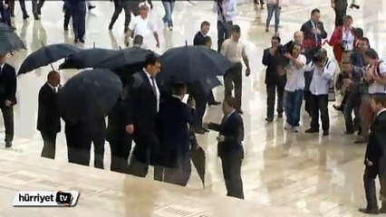 Anıtkabir'de şemsiye hareketliliği