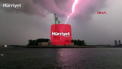 ABD'de Özgürlük Heykeli'ne yıldırım düştü