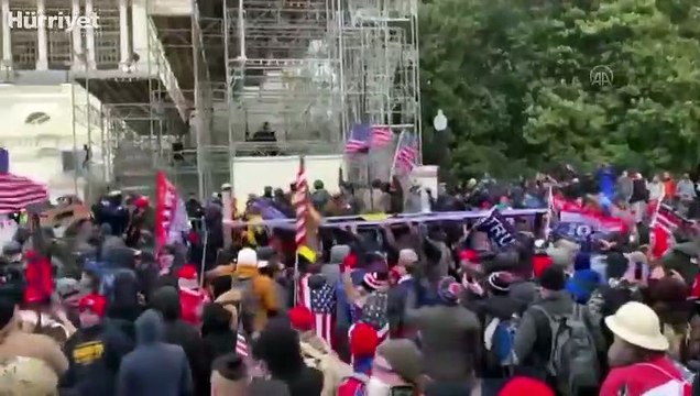 Trump destekçileri polis barikatını aşarak Kongre binasına girdi