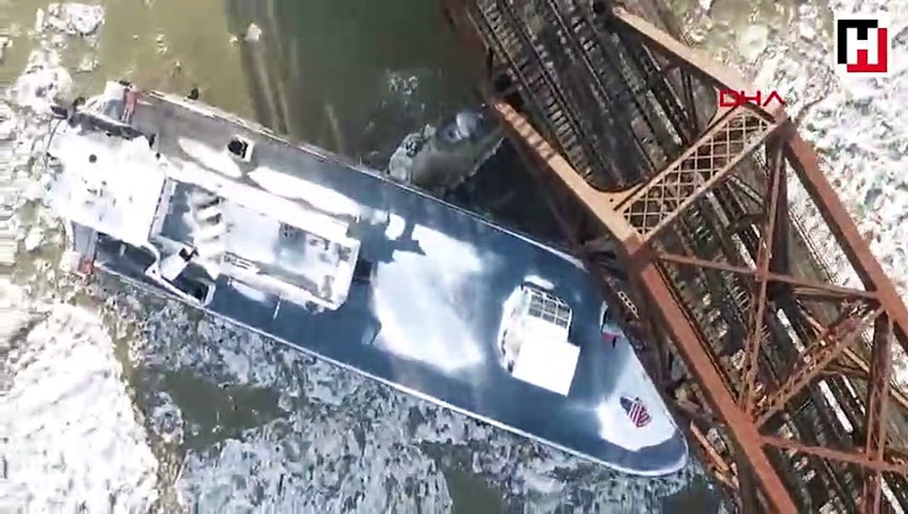 ABD'de buz kütleleri nehirdeki tekneleri sürükledi