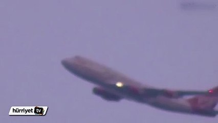 Uçağın üzerinde görüntülenen cisim şoke etti