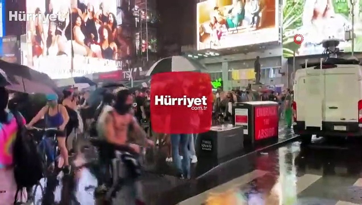 New York'ta bir kişi aracını protestocuların üzerine sürdü