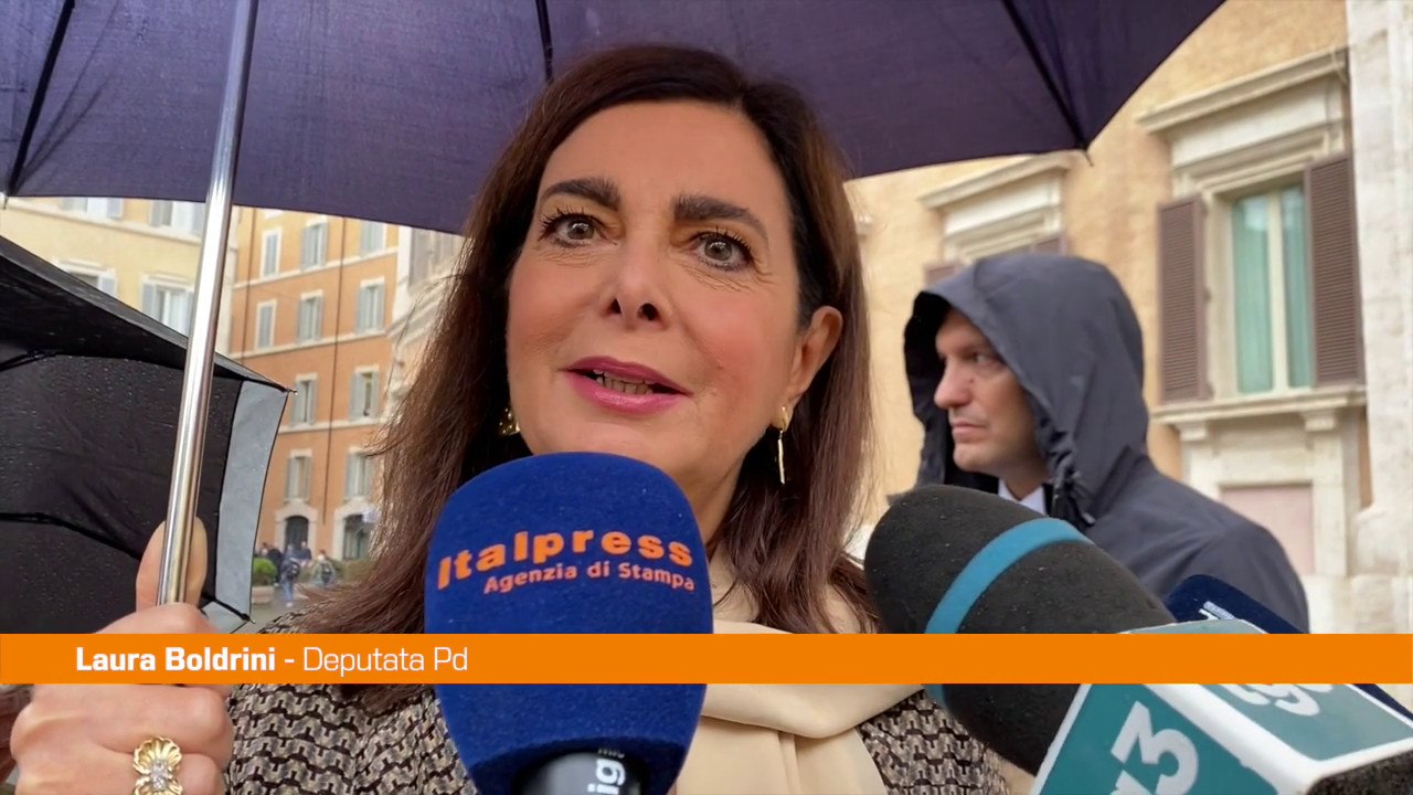 Boldrini "Presidenti Camere onorino la Costituzione"