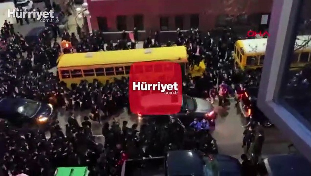 ABD'de düzenlenen cenaze töreninde sosyal mesafe hiçe sayıldı