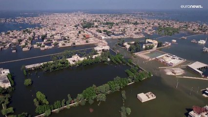 42 дня под водой: пакистанский город превратился в Венецию