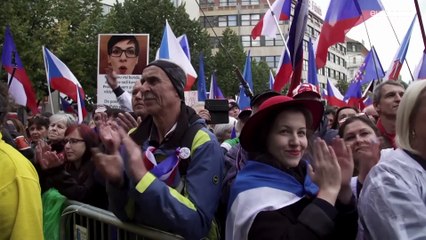 Télécharger la video: Repubblica Ceca, timori per la crisi del gas. Monta la rabbia dei cittadini in piazza da settimane