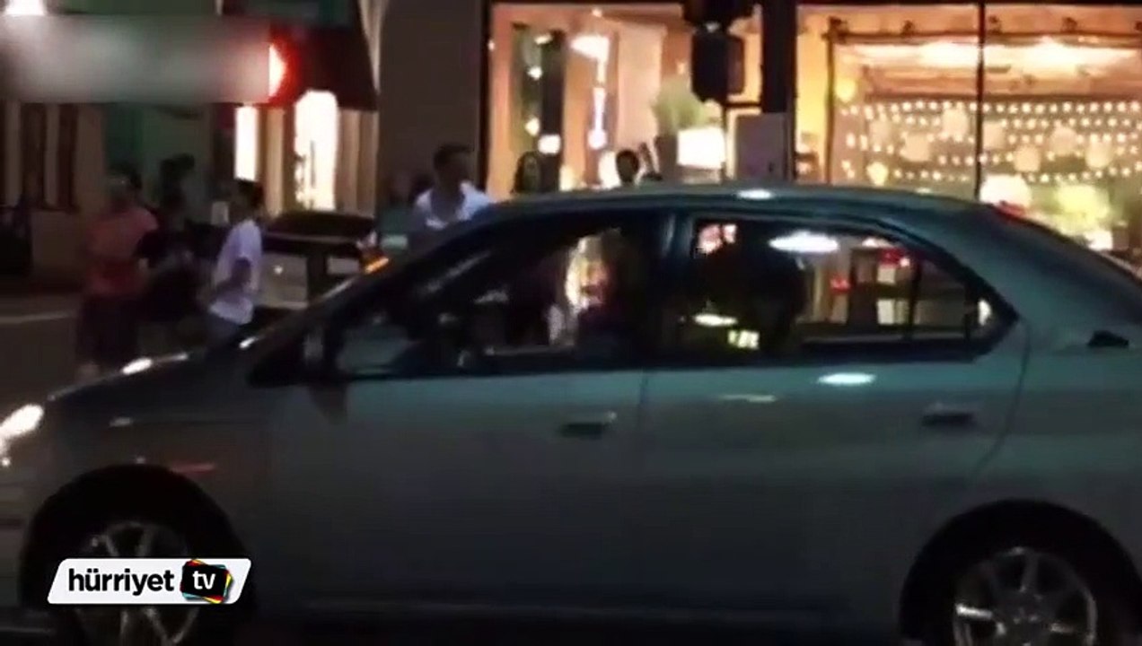 Trafiğe aldırmadan çılgınlar gibi flüt çaldı