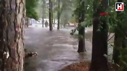 Florence Kasırgası can almaya başladı