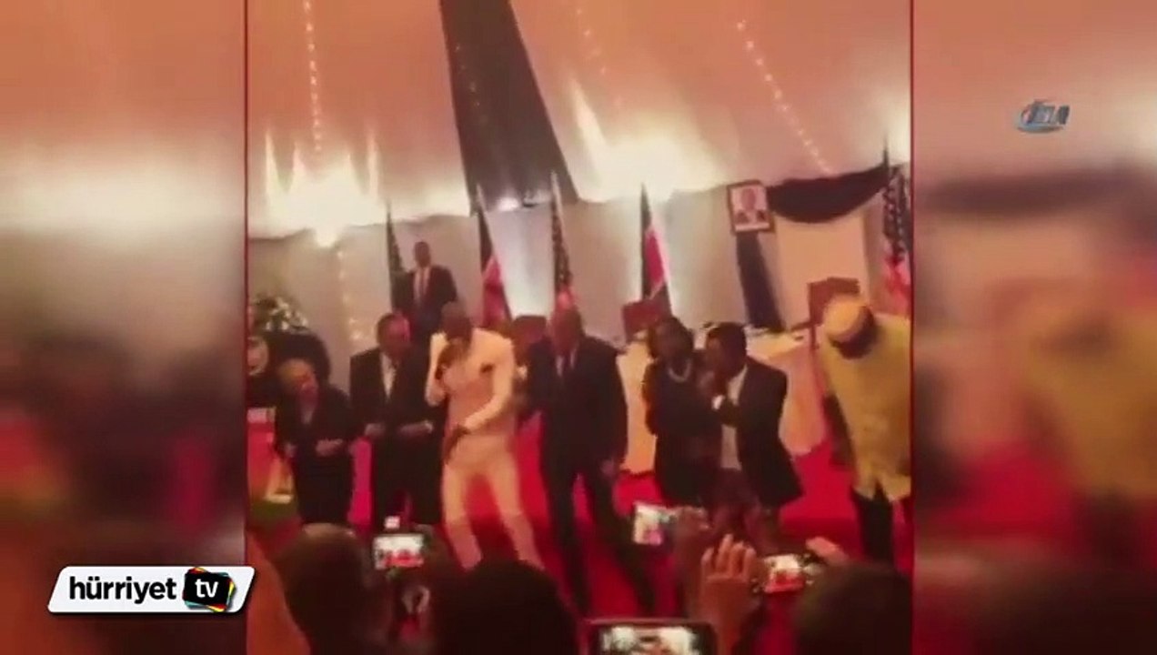 Obama’dan dans şov