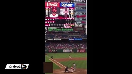 Beyzbol maçında sincap