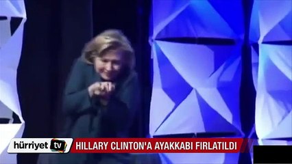 Hillary Clinton’a ayakkabı fırlatıldı