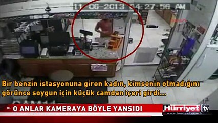 KADINI BACAKLARINDAN YAKALADI AMA GÖBEĞİ ONA BÖYLE ENGEL OLDU