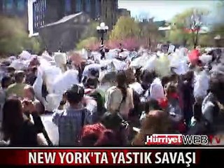 ABD'DE BİNLERCE KİŞİ YASTIK SAVAŞI YAPTI