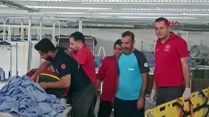 Fabrikada iş makinesinin çarptığı duvar yıkıldı: 5 işçi yaralı