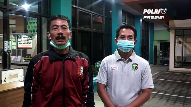 Kapolres Ngawi Besuk Bhabinkamtibmas Yang Kecelakaan Saat Evakuasi Rumah Warga Terkena Puting Beliung