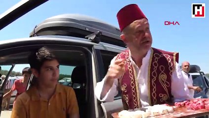 Kapıkule'de gurbetçilere ciğer ve badem ezmeli karşılama