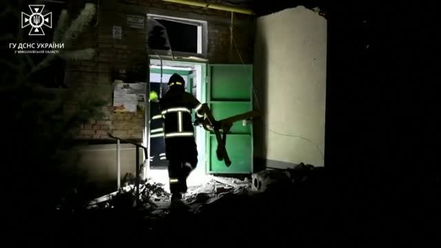 Rescate a un niño atrapado entre los escombros en Mykolaiv