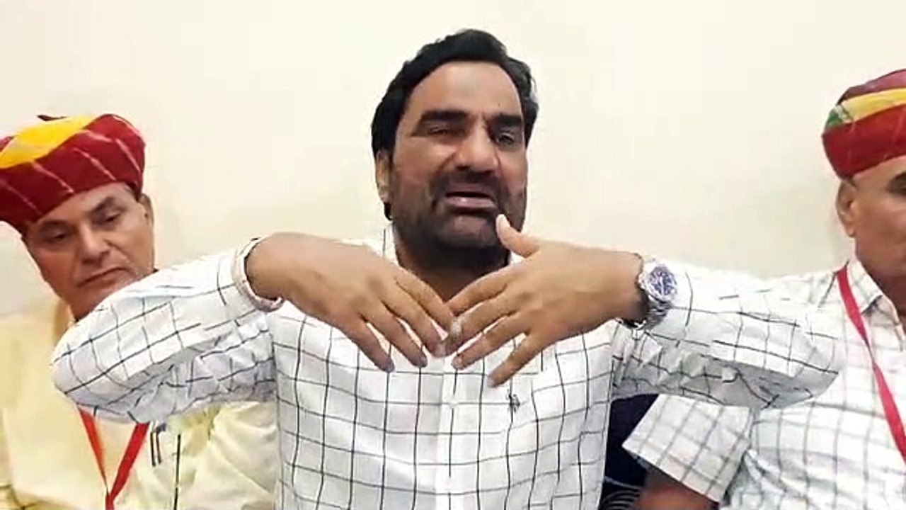 भाजपा - कांग्रेस विकास का प्रलोभन देकर फैला रही...