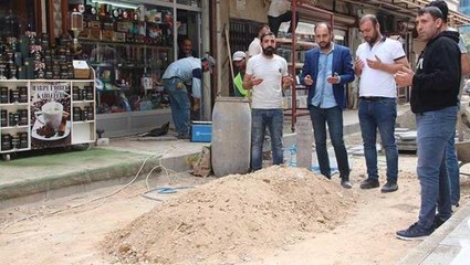 Sokak ortasındaki mezarı görenler durup dua okudu, gerçek ise bambaşka çıktı
